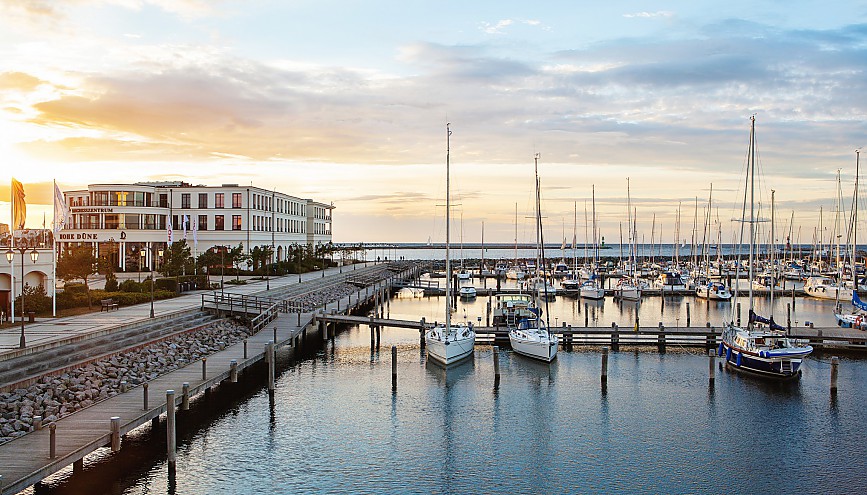 Das Resort mit Kongresscenter direkt am Yachthafen